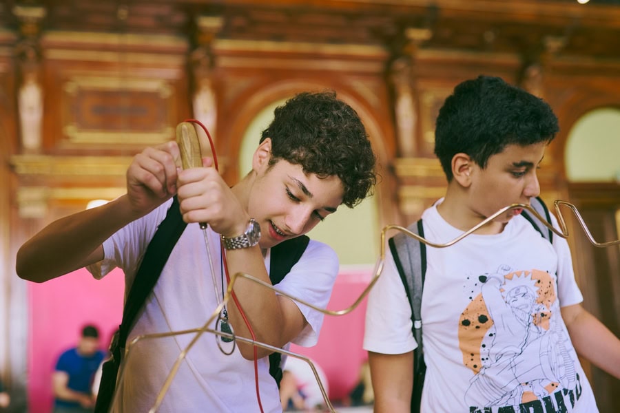 Schüler spielt "Heißer Draht" beim LET'S TECH Day 2026