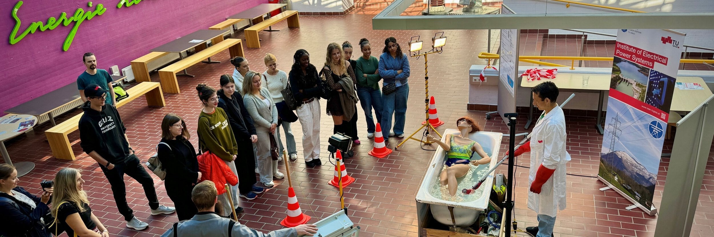 Schüler:innen bei den GEED Graz Electrical Engineering Days