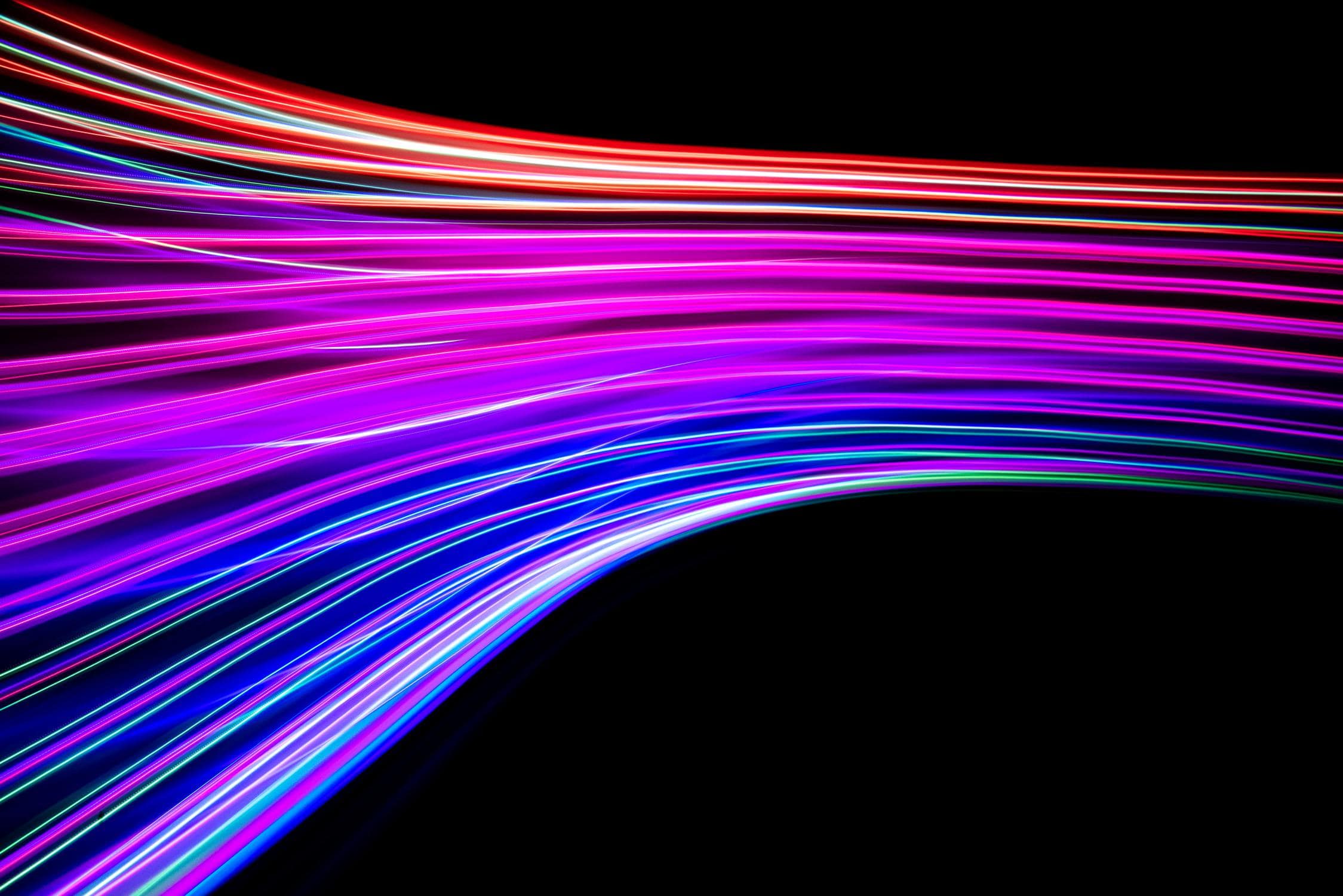 Sehr breiter Laserstrahl in pink und lila.
